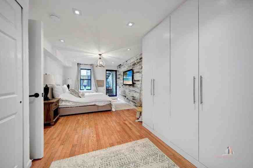 418 East 83rd Street - Photo 5 of 10