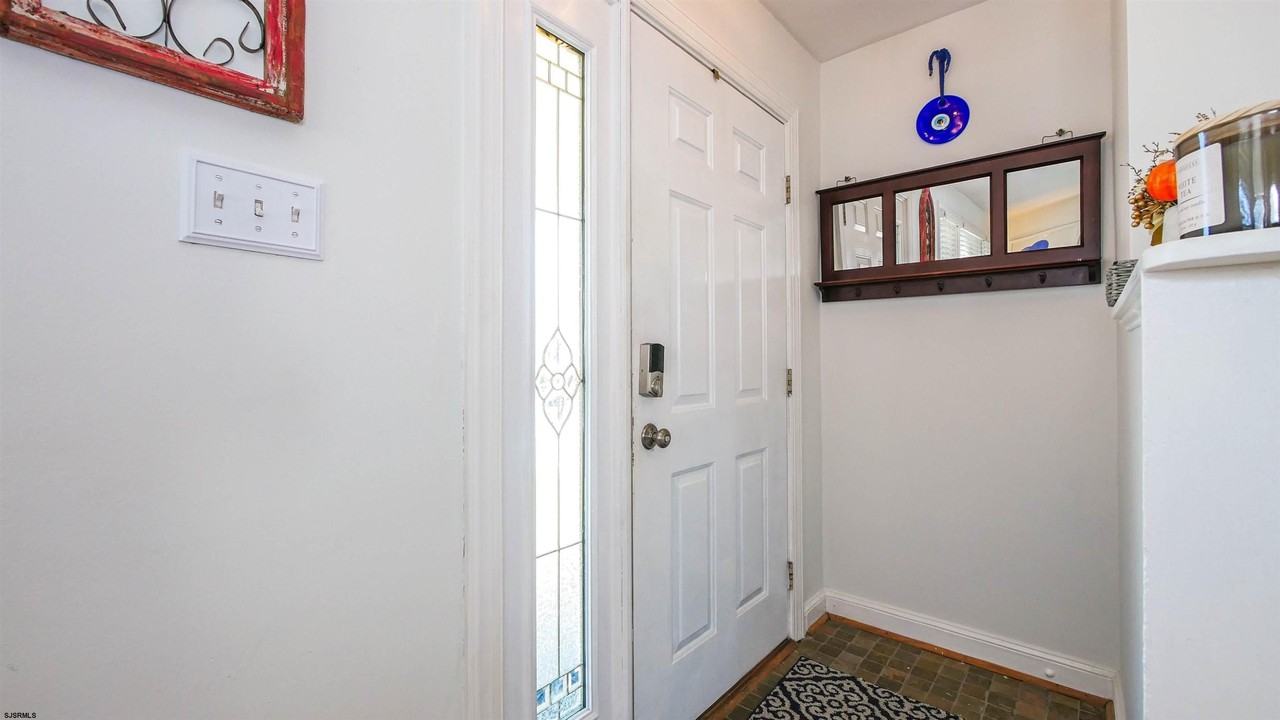 410 N Mansfield Ave - Photo 5 of 29