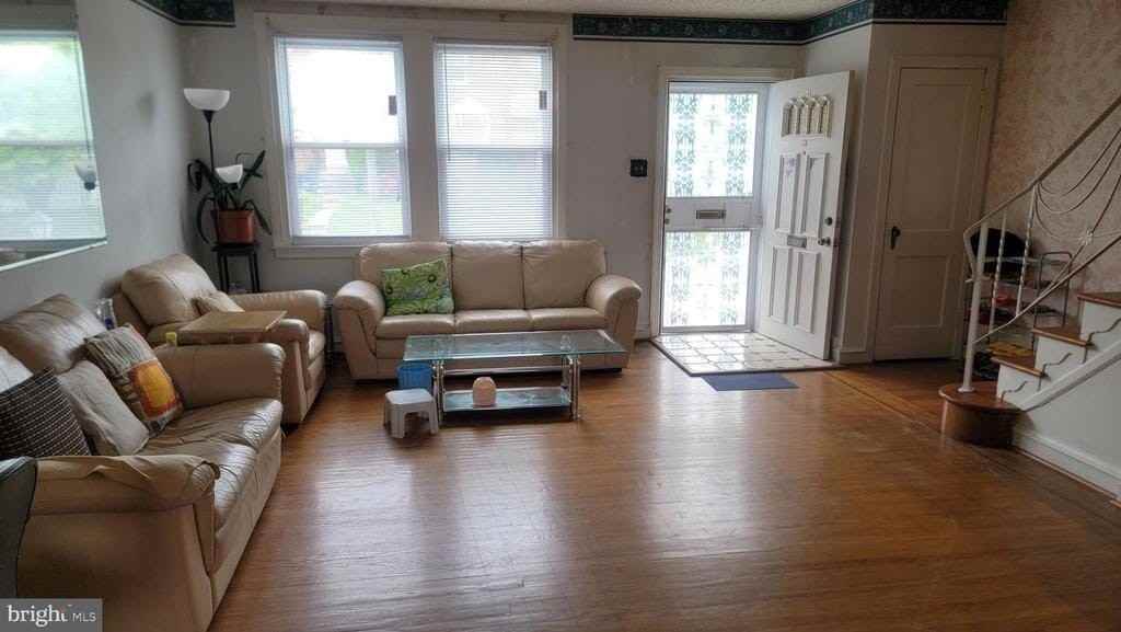 6024 Reach St - Photo 3 of 18