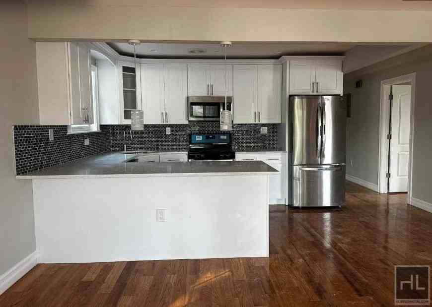 13211 160th St - Photo 3 of 10
