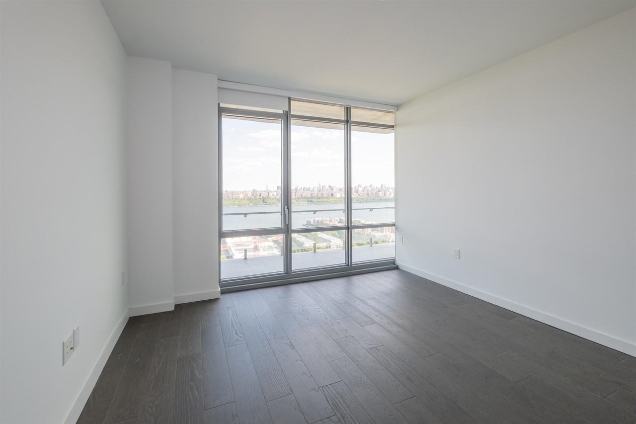 320 Adolphus Ave #PH16 - Photo 4 of 18