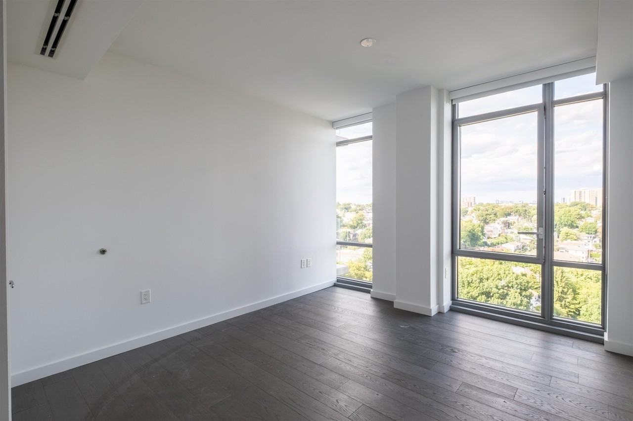 320 Adolphus Ave #PH16 - Photo 5 of 18