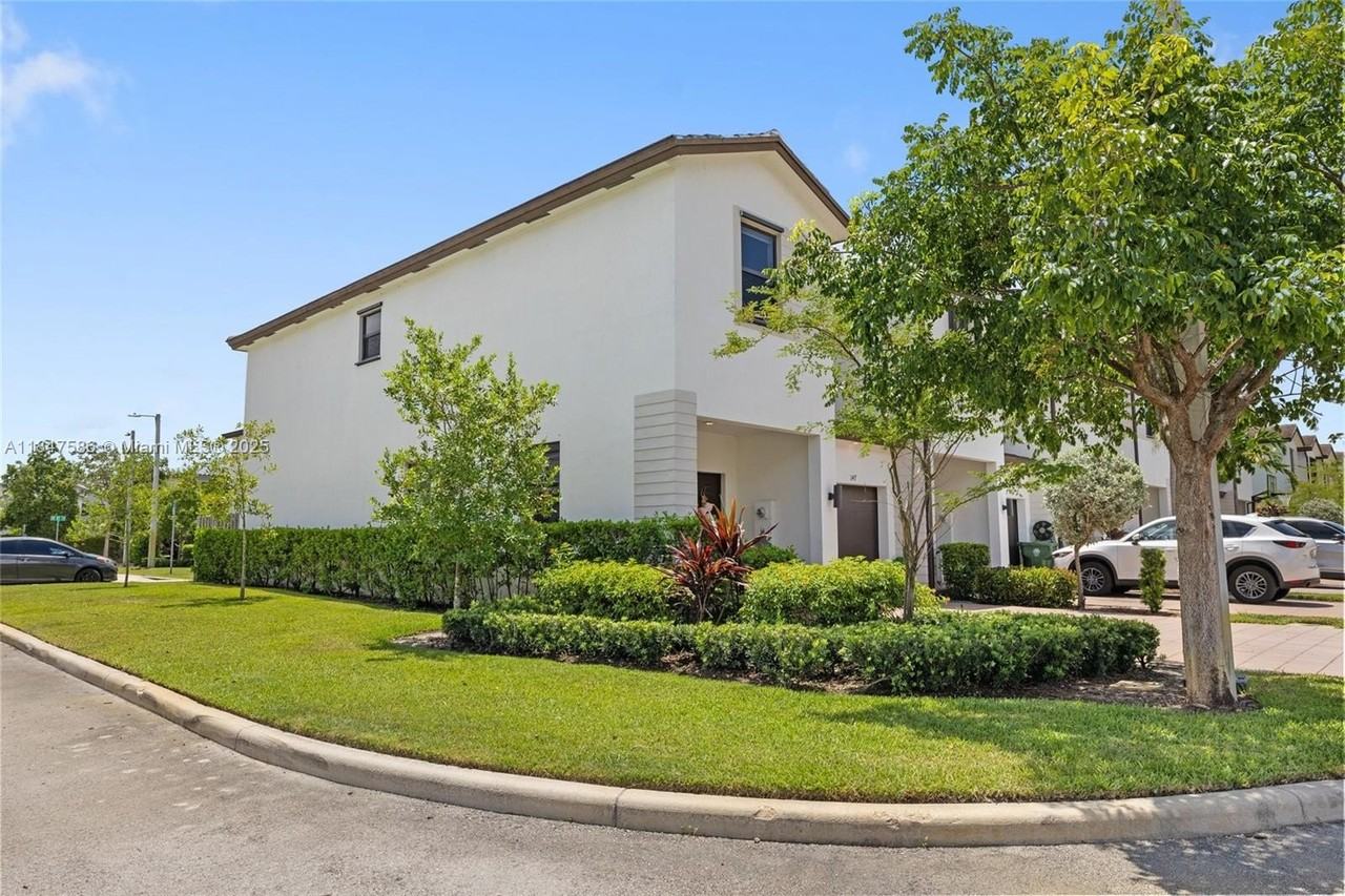 147 Southwest 185th Way #147 - Photo 2 of 36