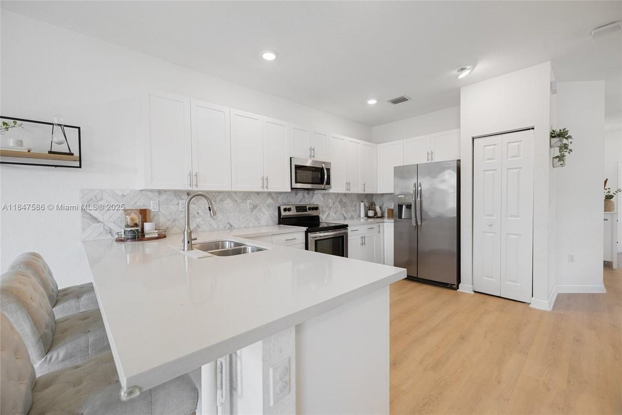 147 Southwest 185th Way #147 - Photo 4 of 36