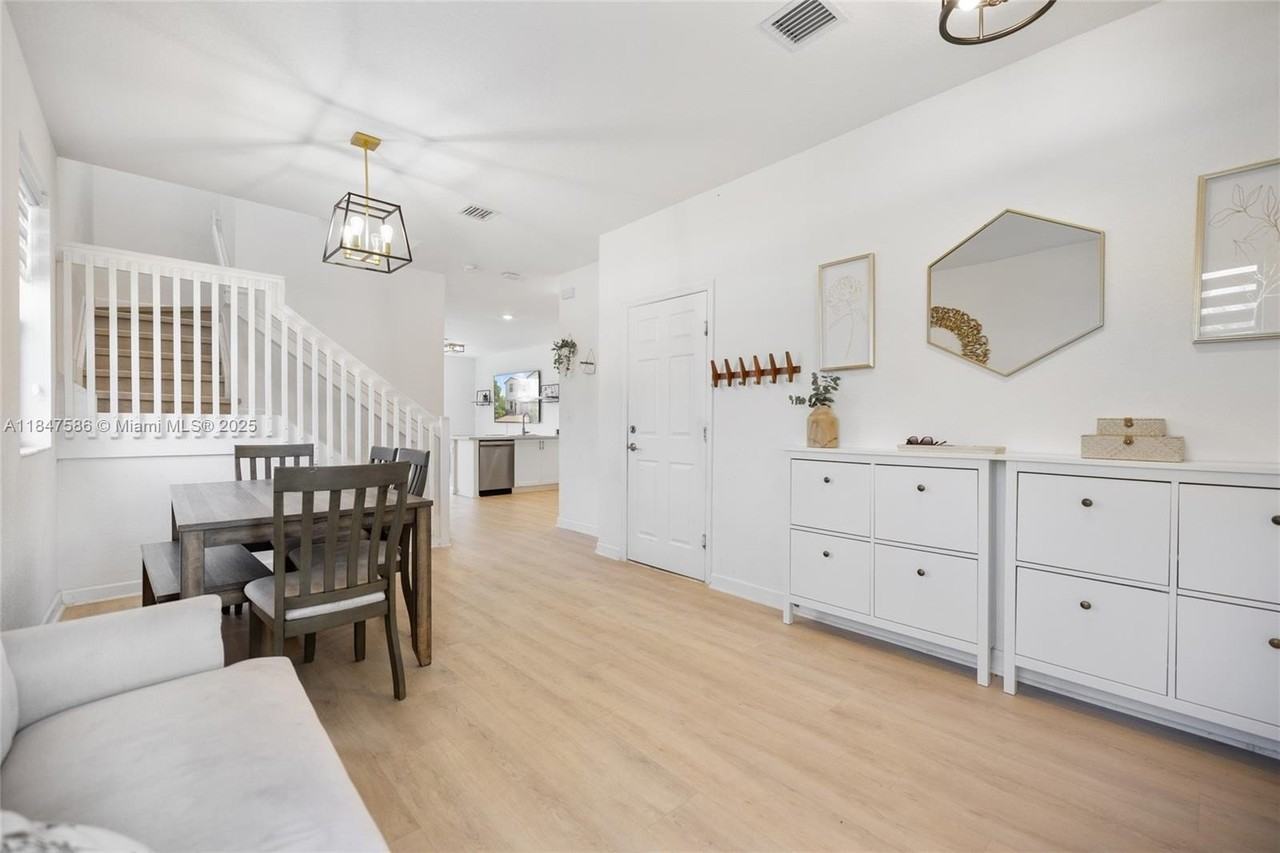 147 Southwest 185th Way #147 - Photo 6 of 36