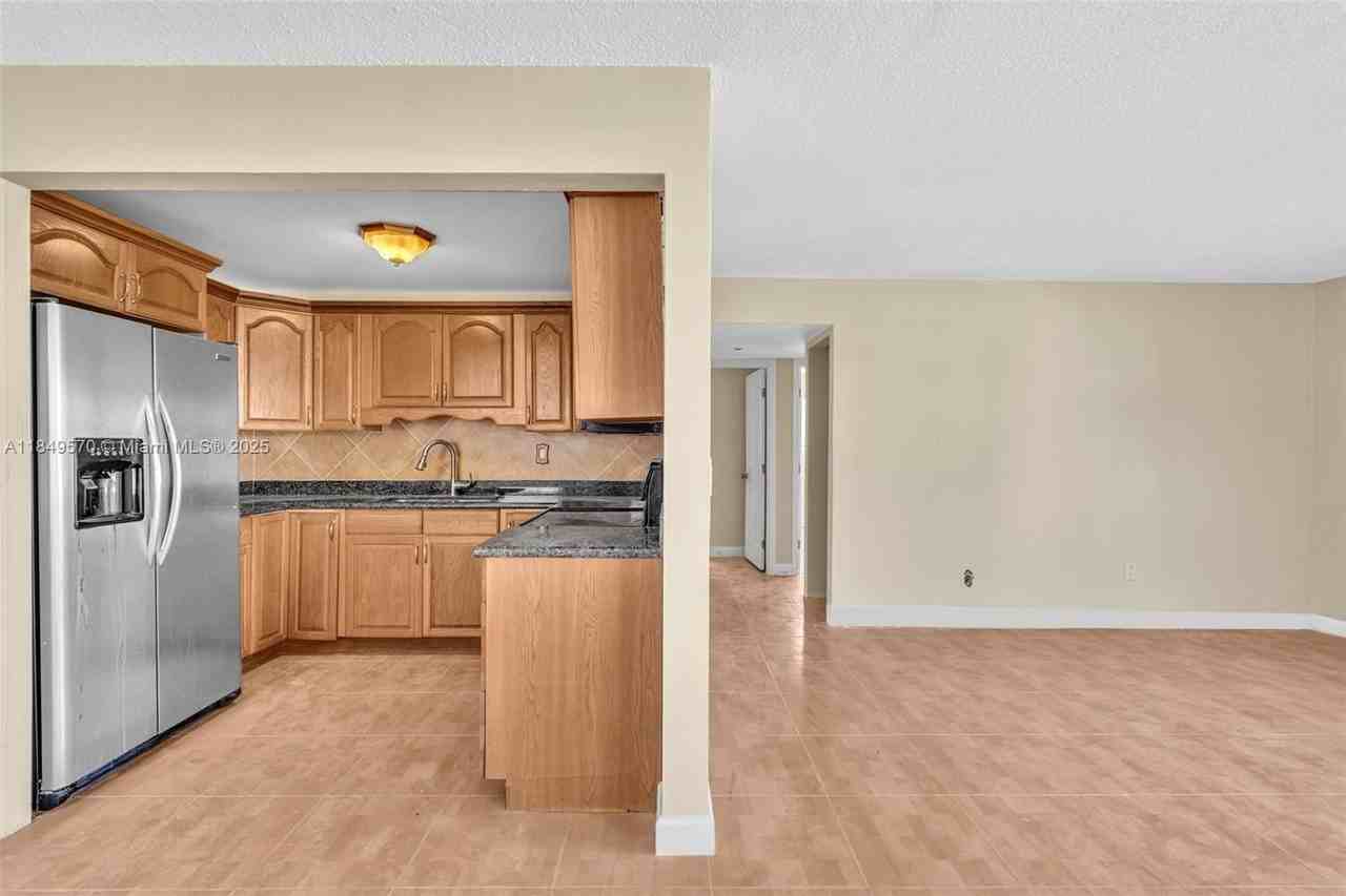 3660 Sw 60th Ave #2 - Photo 6 of 34