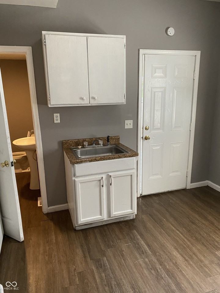 1129 North Rural Street #E - Photo 5 of 8