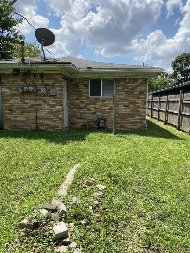 1322 Norton Avenue - Photo 2 of 13