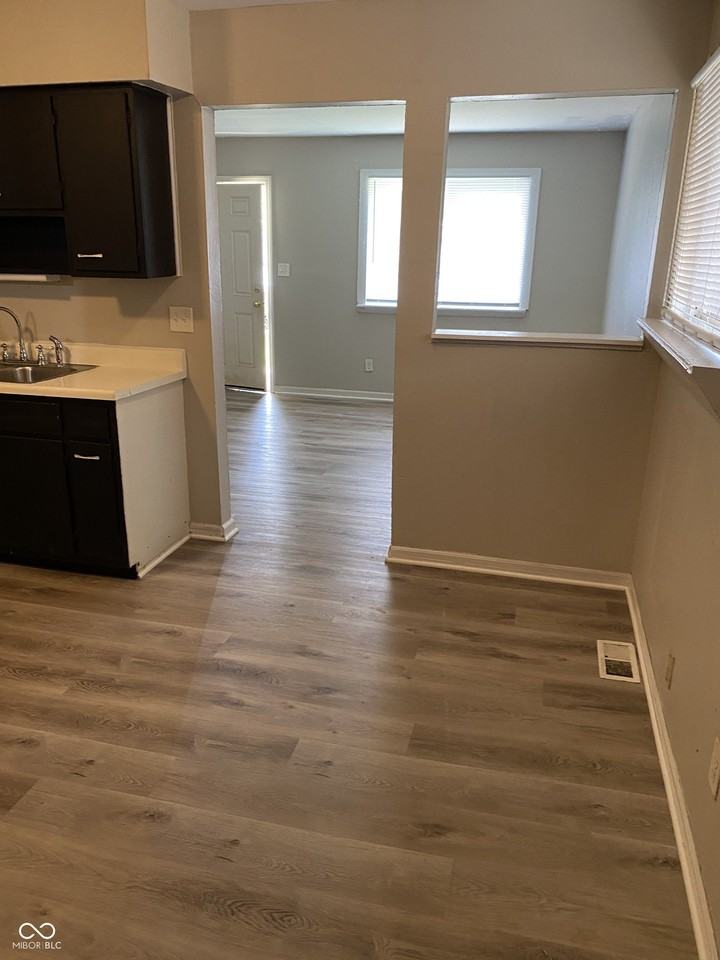 1322 Norton Avenue - Photo 6 of 13