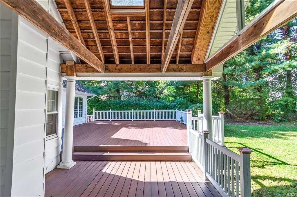 1058 Wilmot Rd - Photo 2 of 18