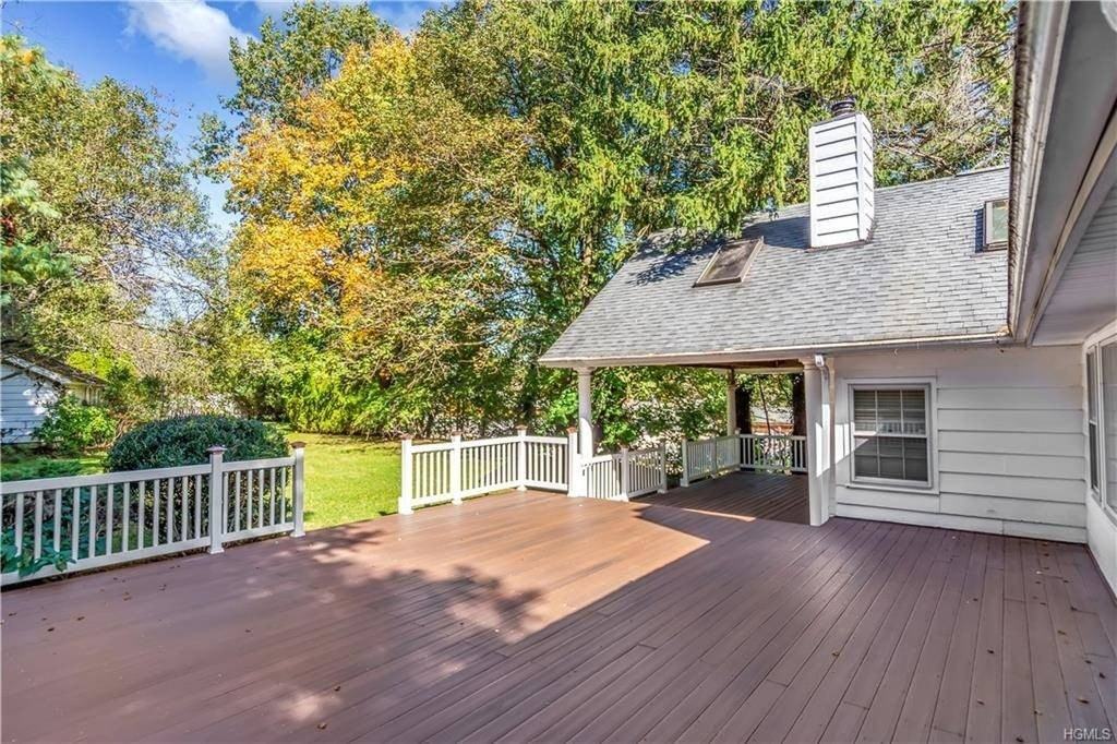 1058 Wilmot Rd - Photo 3 of 18