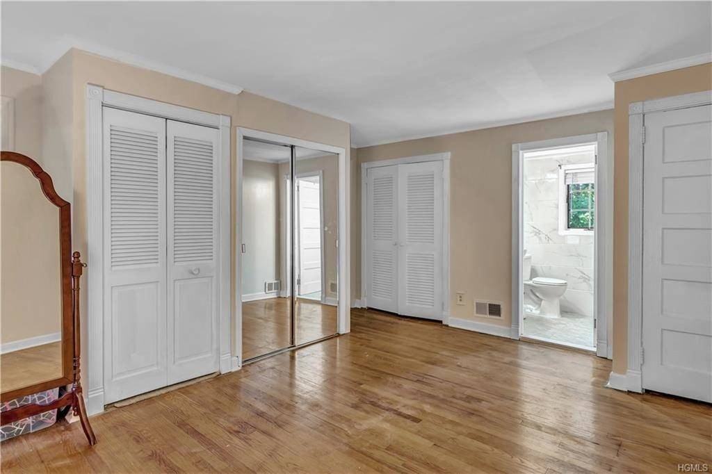 1058 Wilmot Rd - Photo 7 of 18