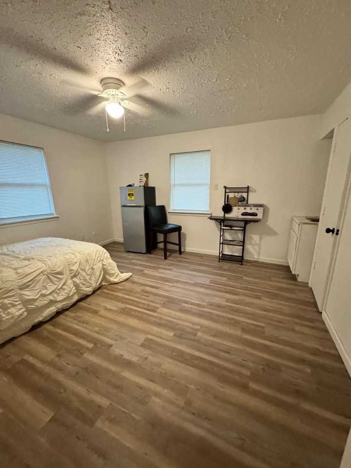 Carisbrook Ln - Photo 4 of 9