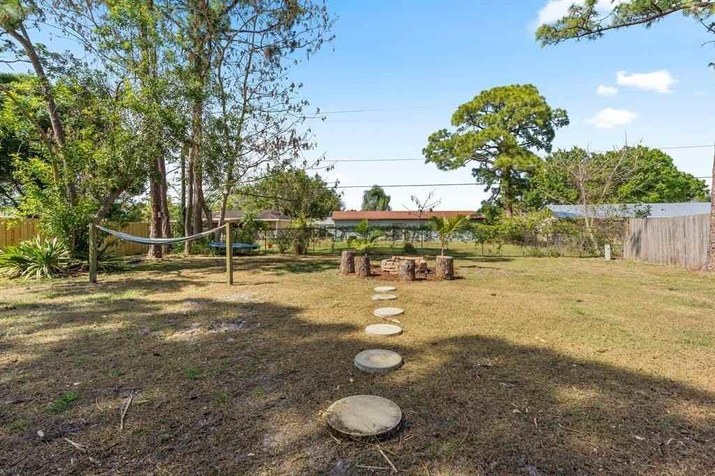 581 Nw Cornell Ave - Photo 2 of 11