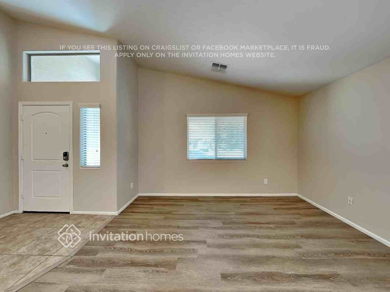 10140 W Raymond St - Photo 3 of 25