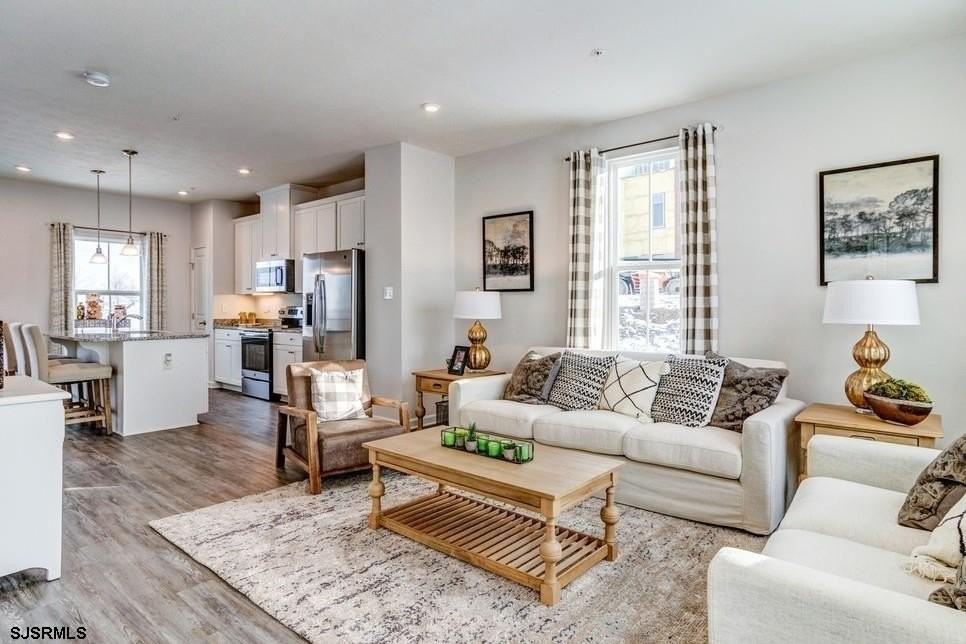 2102 E Oak Rd - Photo 2 of 4