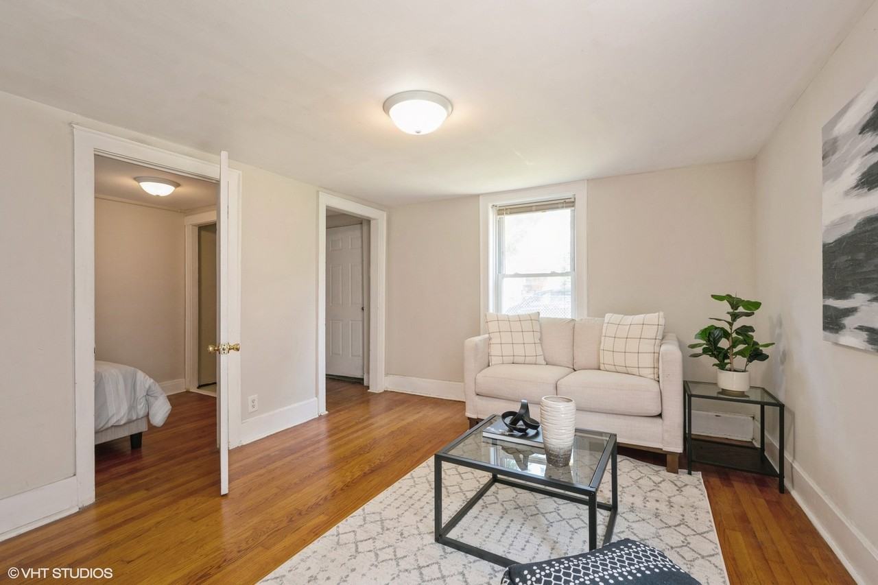 3010 N Albany Ave - Photo 4 of 15