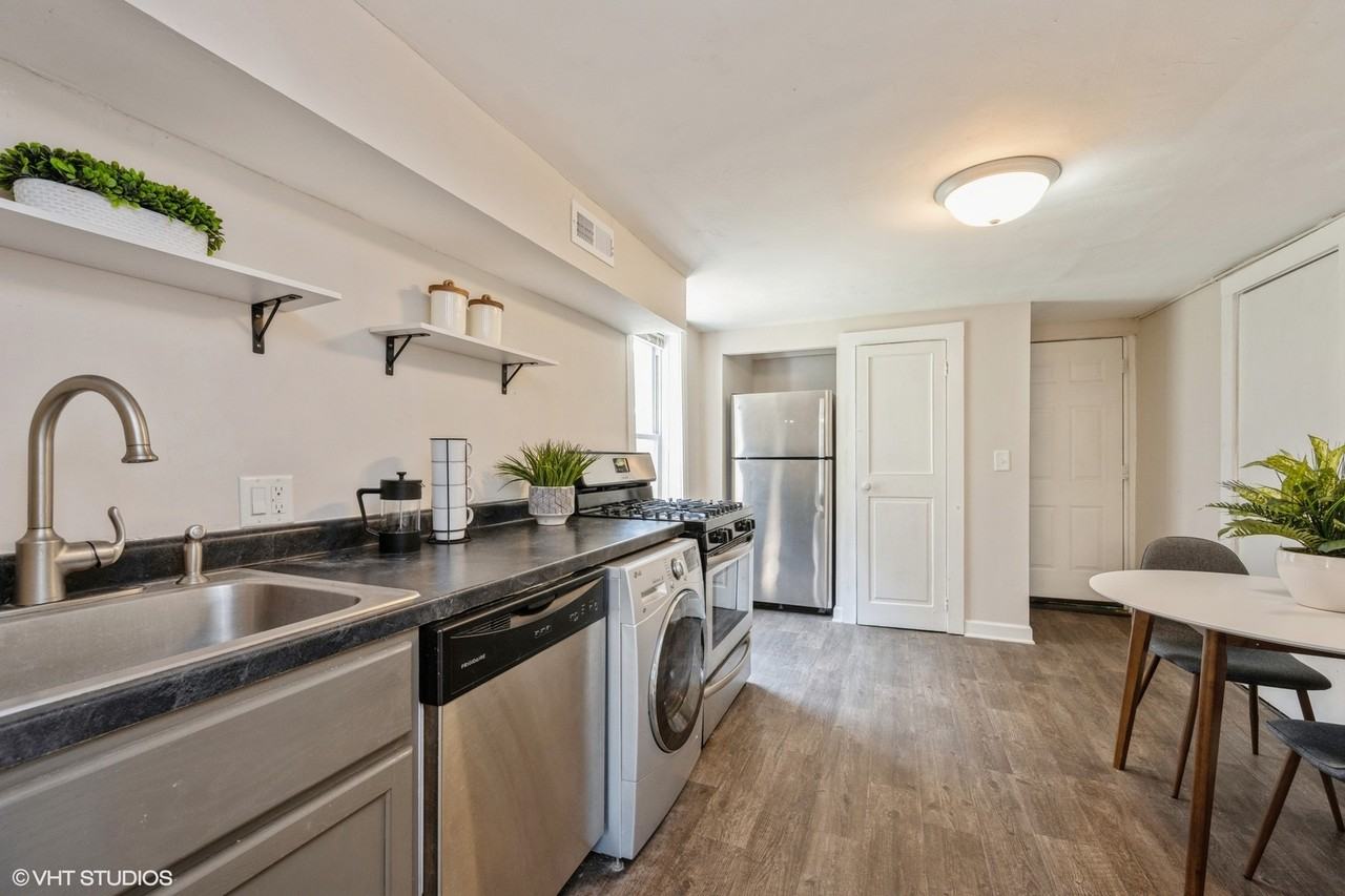 3010 N Albany Ave - Photo 5 of 15