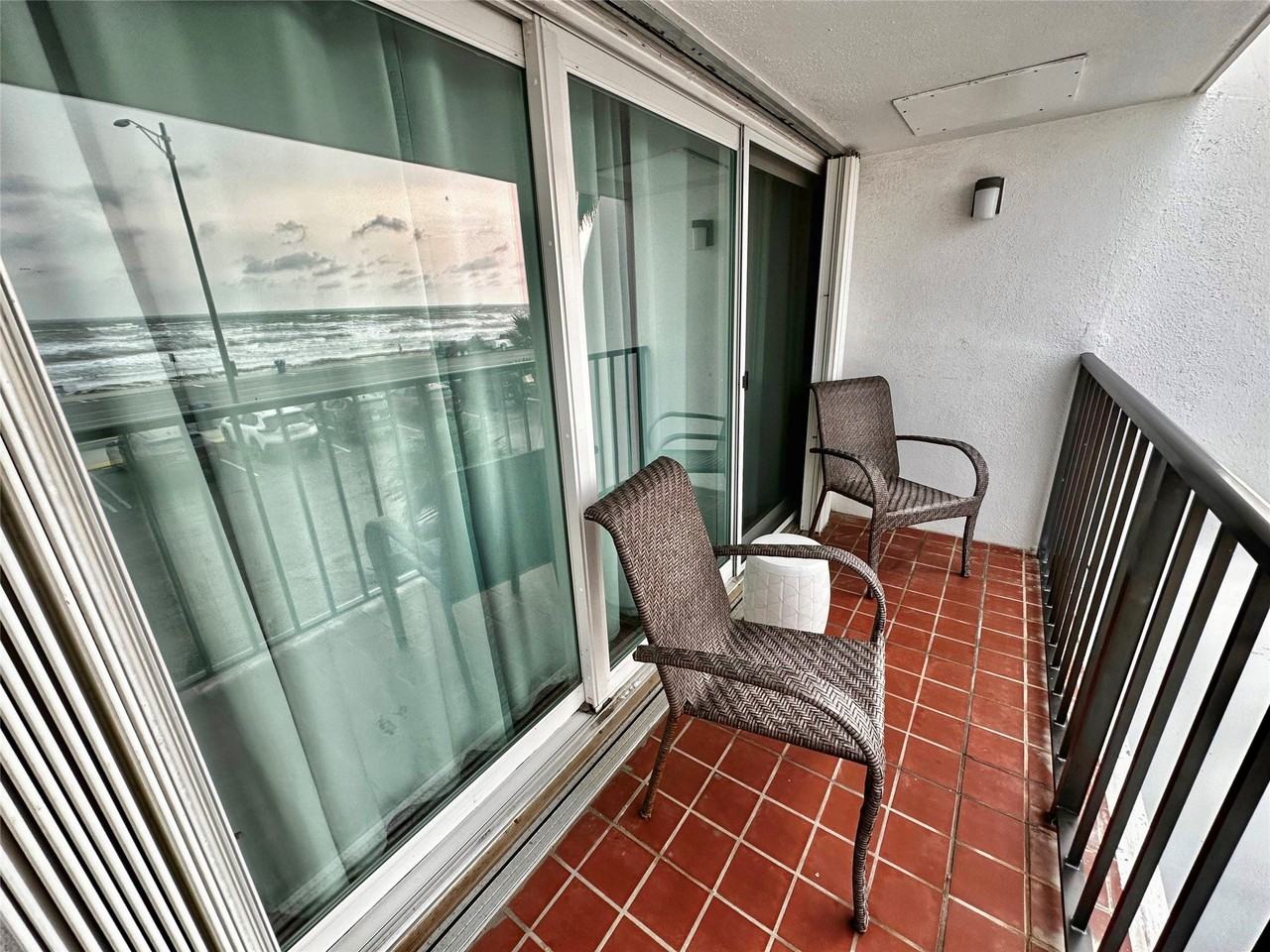 7310 Seawall Blvd - Photo 2 of 20