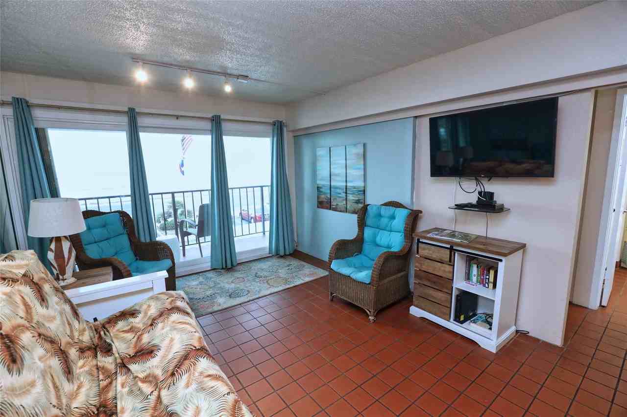 7310 Seawall Blvd - Photo 4 of 20