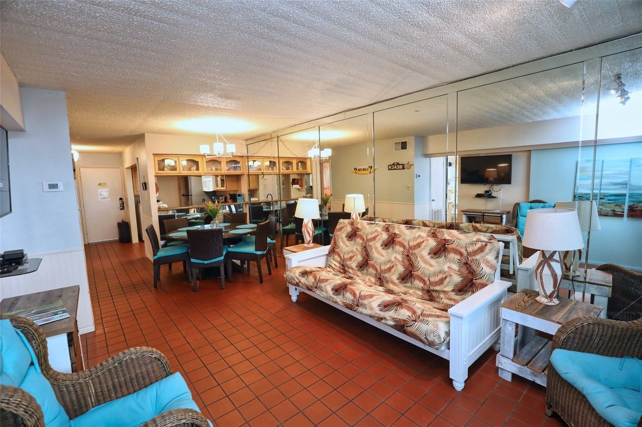 7310 Seawall Blvd - Photo 5 of 20