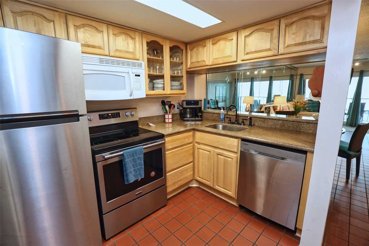 7310 Seawall Blvd - Photo 6 of 20