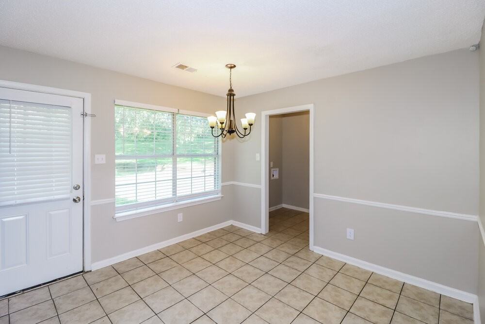 7444 Holly Grove Dr - Photo 7 of 17