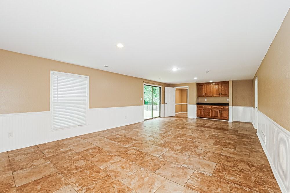 9004 Arlington Ct - Photo 5 of 17