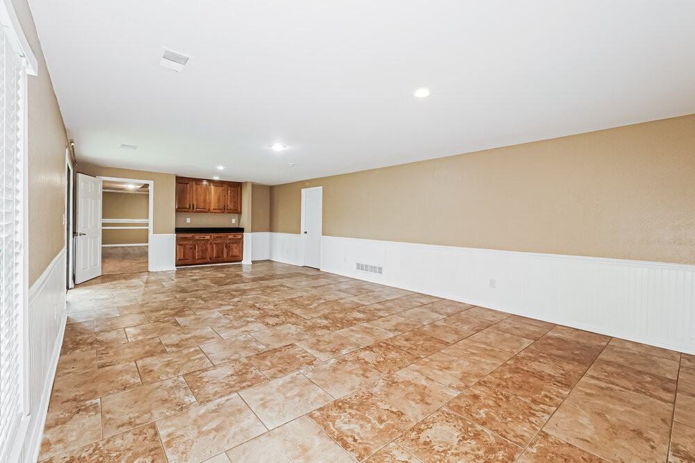 9004 Arlington Ct - Photo 6 of 17