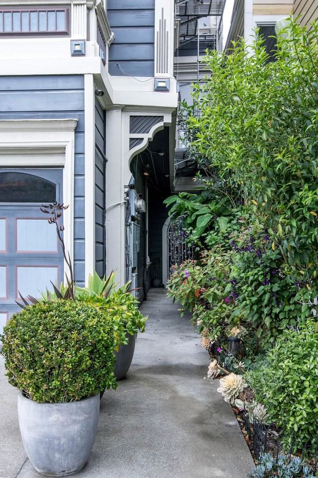 1914 Golden Gate Ave #A - Photo 3 of 22