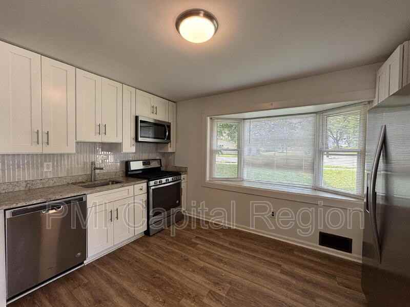 5830 Vandegrift Ave - Photo 4 of 21