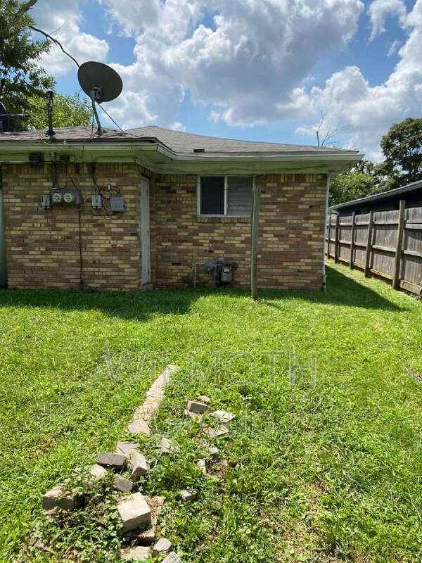 1322 Norton Ave - Photo 2 of 13