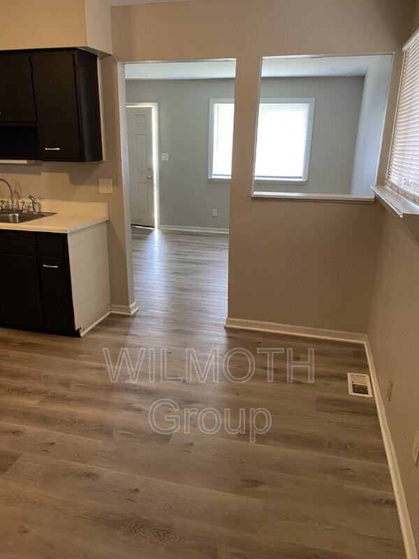 1322 Norton Ave - Photo 6 of 13