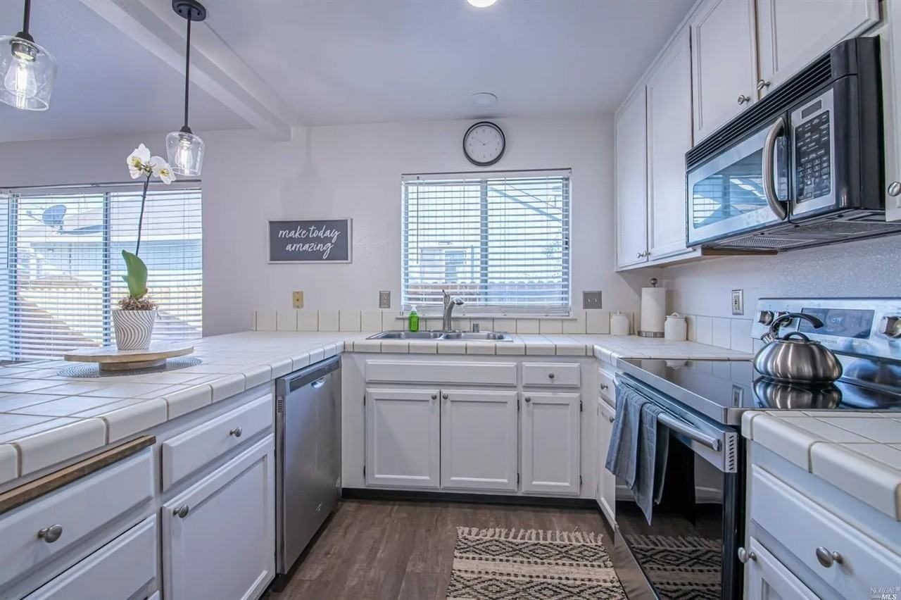 1335 Phillip Way #NA - Photo 4 of 15