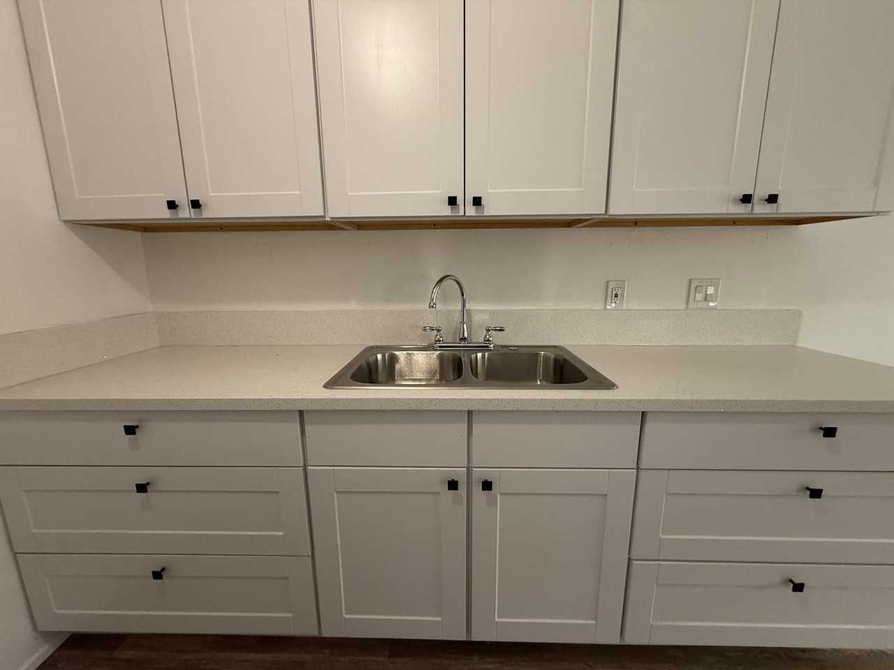 15319 South White Avenue - Photo 3 of 26