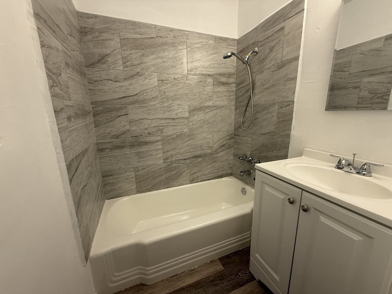 15319 South White Avenue - Photo 4 of 26