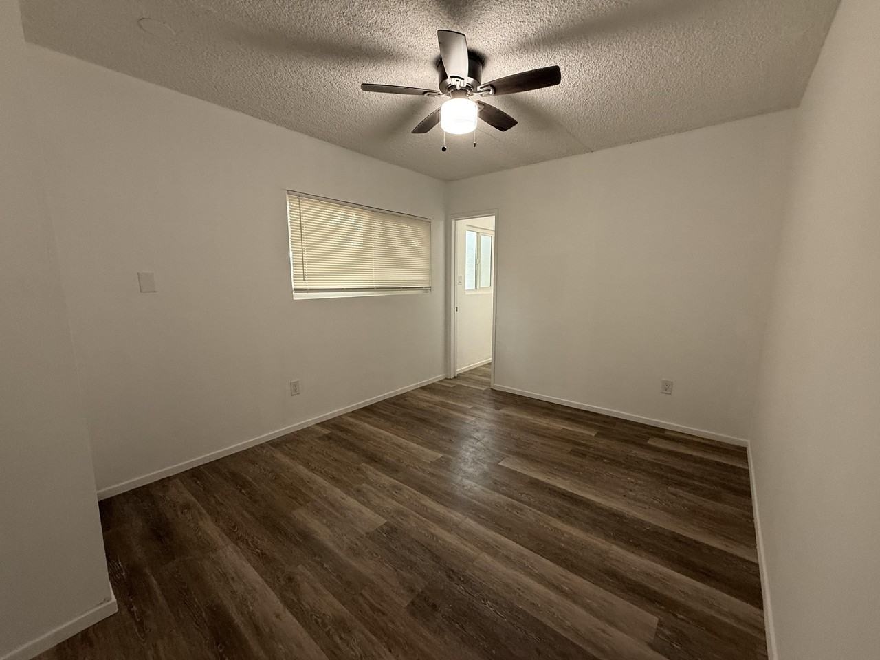 15319 South White Avenue - Photo 5 of 26