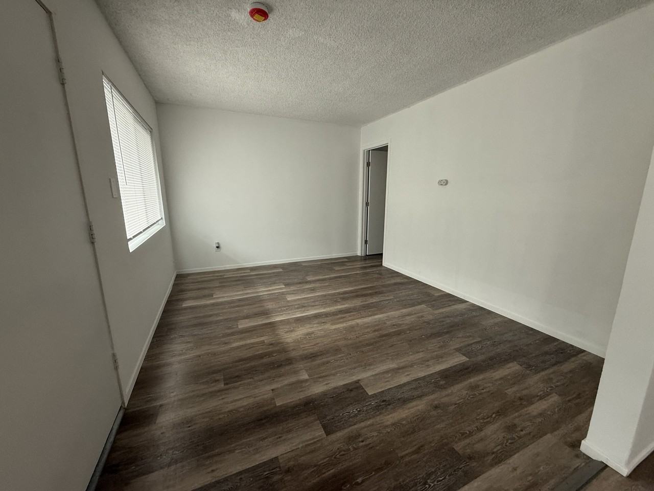 15319 South White Avenue - Photo 6 of 26