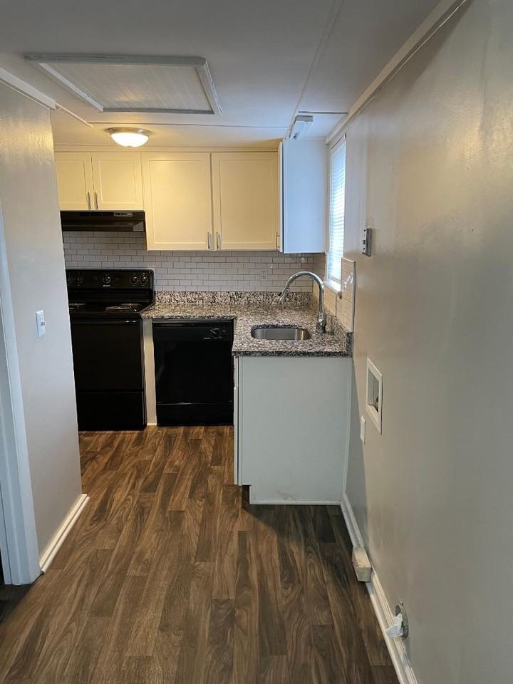 530 Orangeburg Road - Photo 3 of 10
