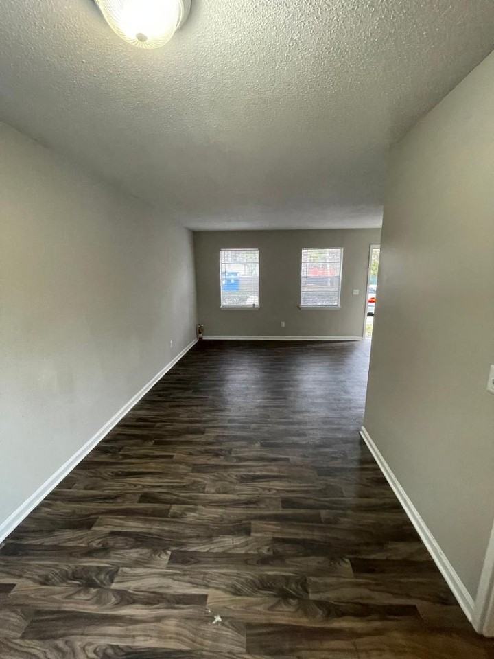 530 Orangeburg Road - Photo 4 of 10