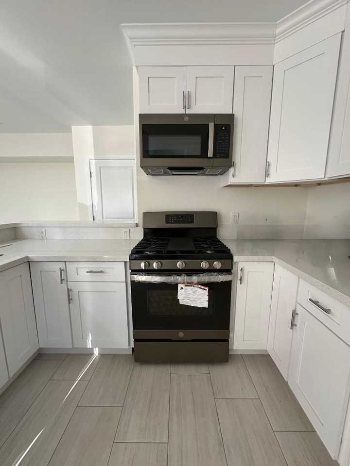 1094 Lime Ave - Photo 3 of 11