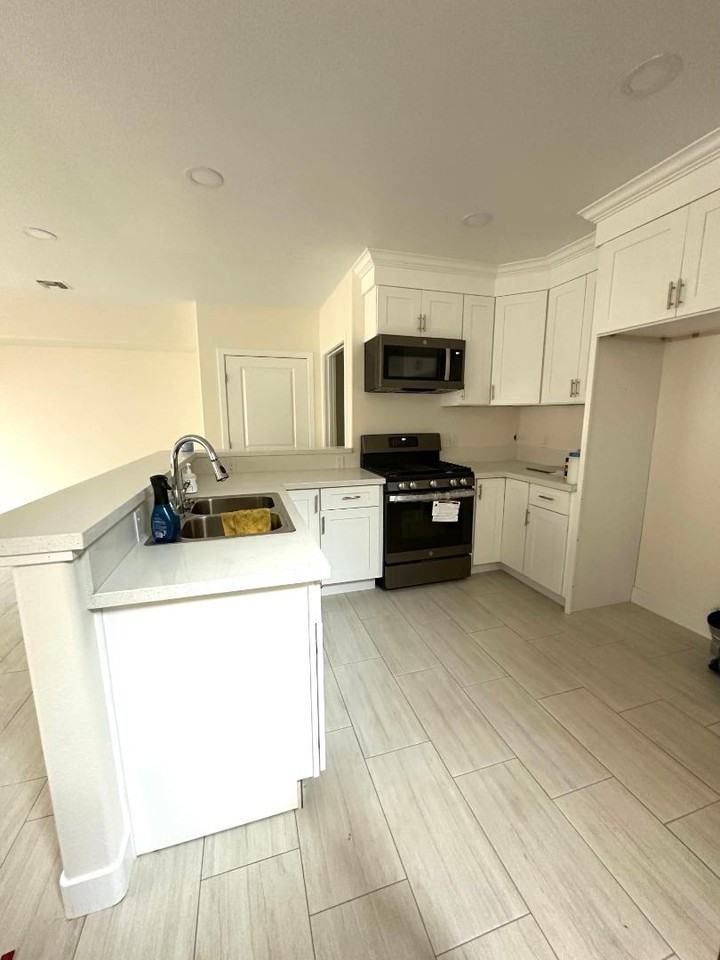 1094 Lime Ave - Photo 5 of 11