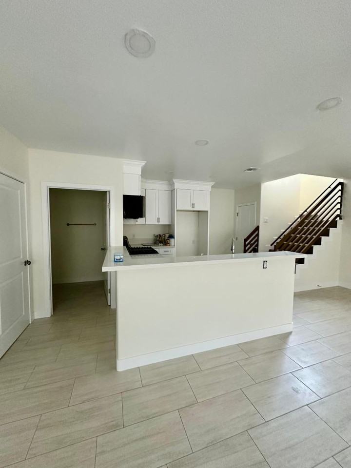 1094 Lime Ave - Photo 6 of 11