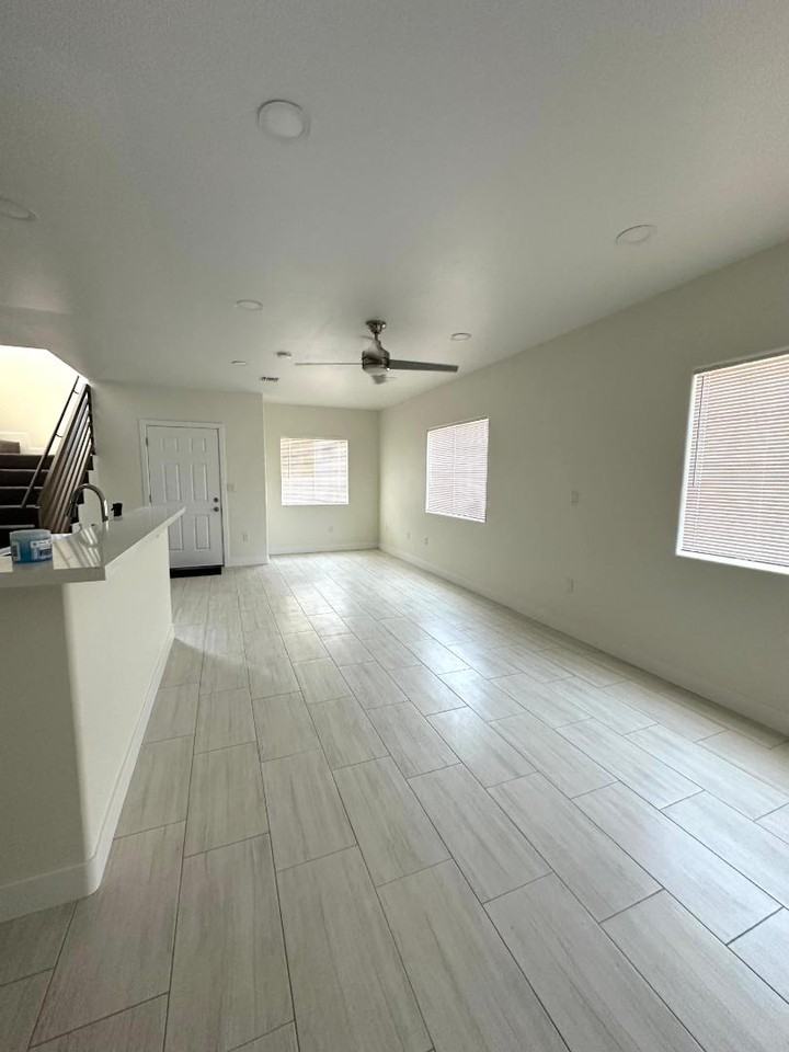 1094 Lime Ave - Photo 7 of 11