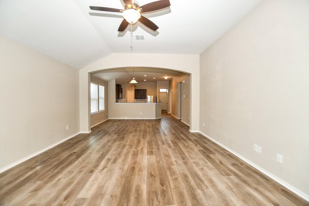 4713 Joshua Dr - Photo 3 of 16