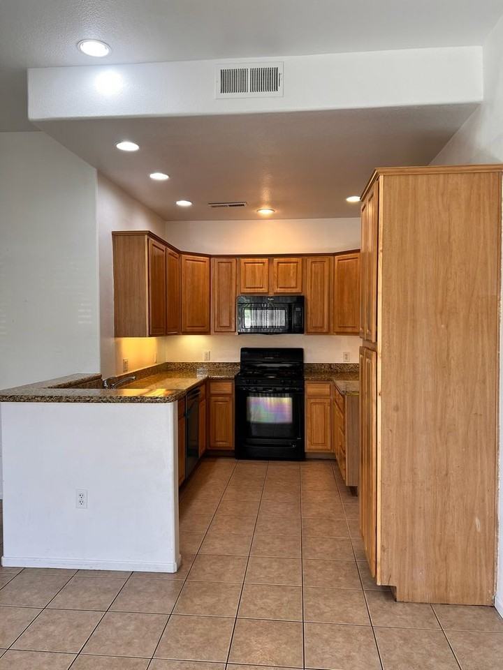1051 Maddie Ln - Photo 3 of 19