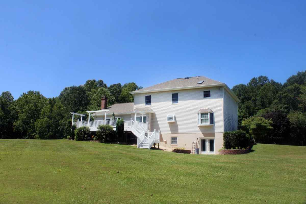 8843 Stratford Ct - Photo 2 of 5