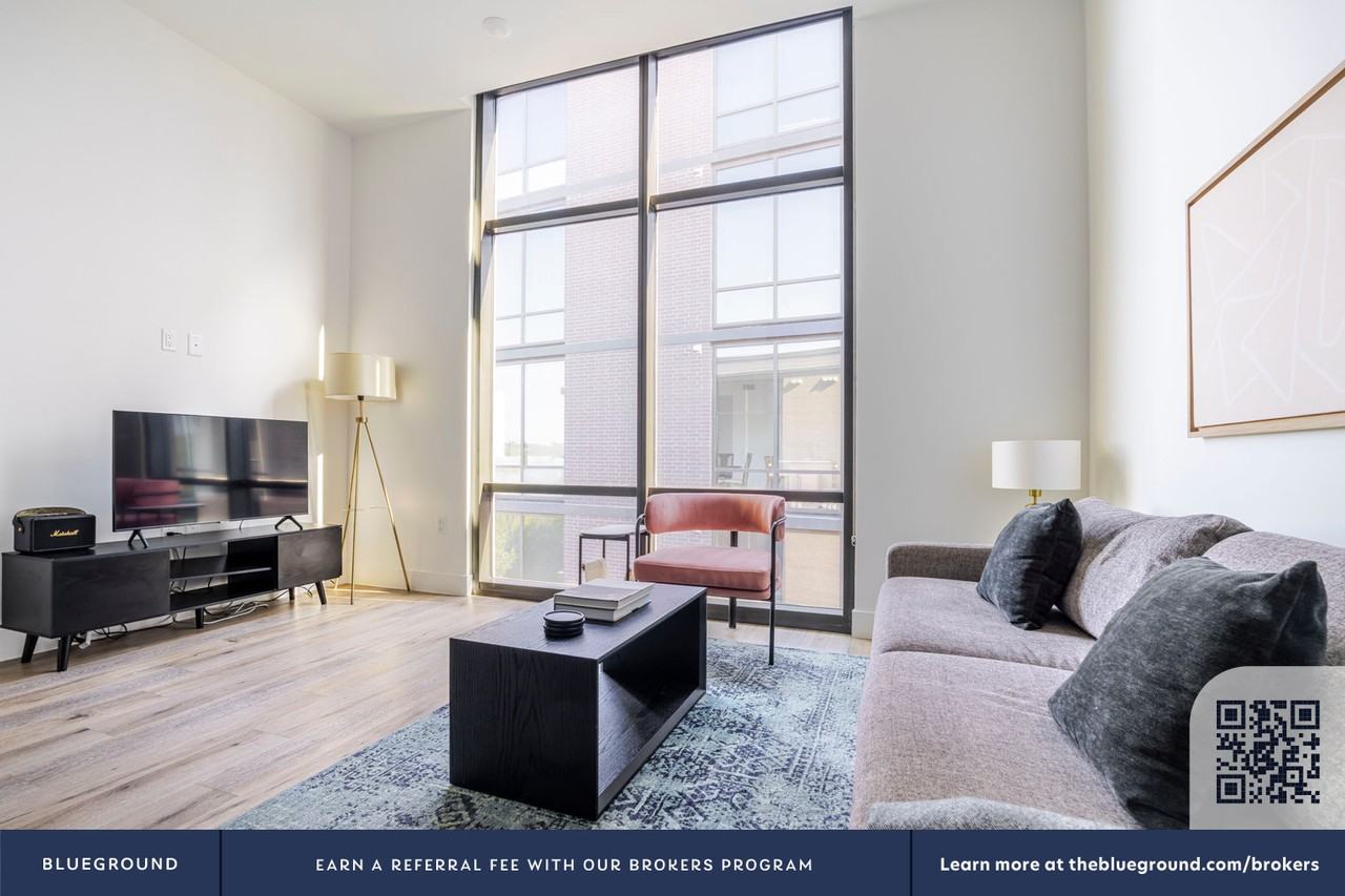 1155 Barton Springs Rd #329 - Photo 5 of 31