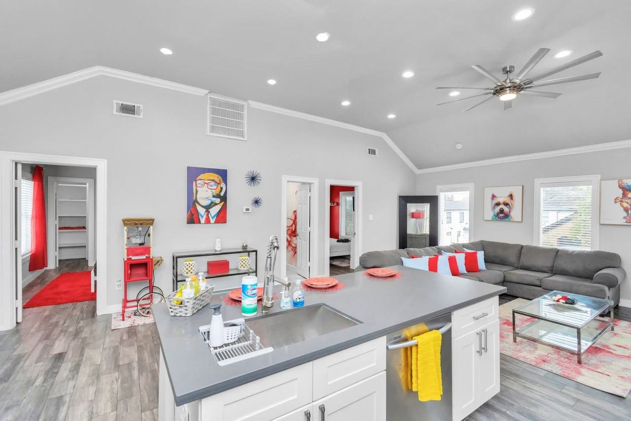 2615 Arbor Street - Photo 4 of 95