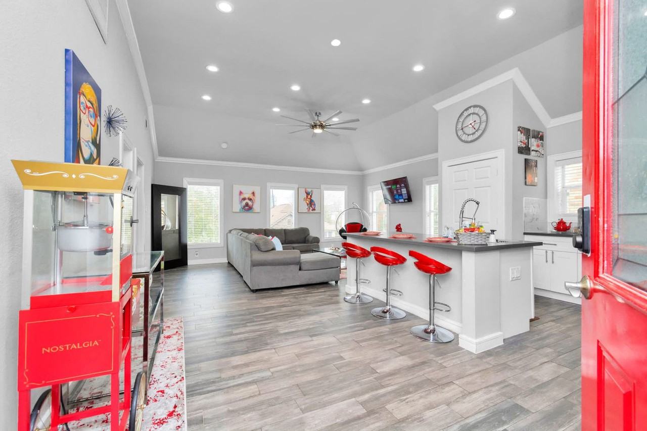 2615 Arbor Street - Photo 5 of 95